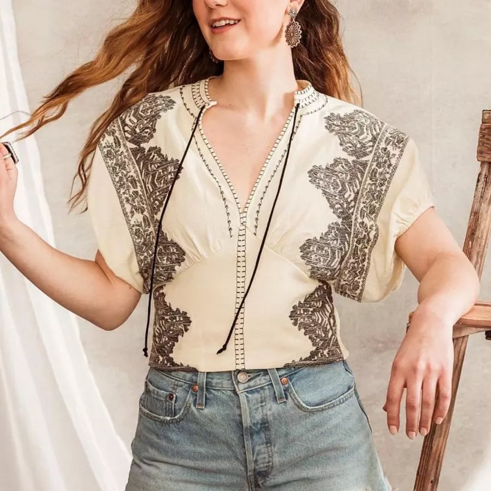Gimmicks by BKE Cream Puff Sleeve Embellished Blouse size M NWT